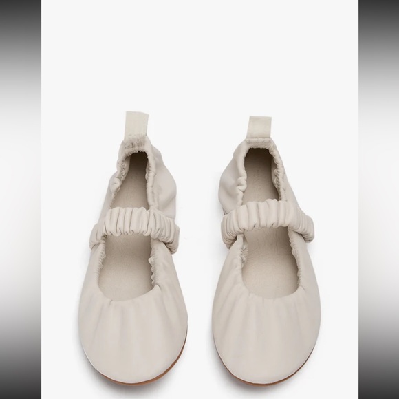 Tony Bianco Milano flats in size 8 (38) in dove softly - Picture 3 of 7